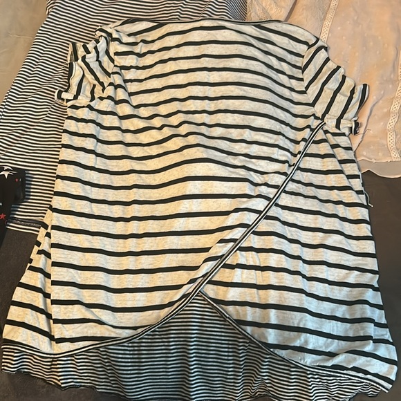 Striped short sleeve top - Picture 2 of 2